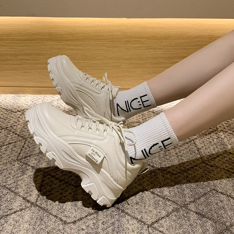 【スニーカー】 レディース 人気 ウォーキングシューズ ランニングシューズ ジョギングシューズ スポーツシューズ ランニングしゅーず 運動靴 ダイエット 30代 おしゃれ かわいい 蒸れない 40代 軽量 白 滑り止 外反母趾 ジム シューズ 厚底 定番 歩きやすい ファッション 滑り止 エアクッション 疲れない カップル かわいい インヒール