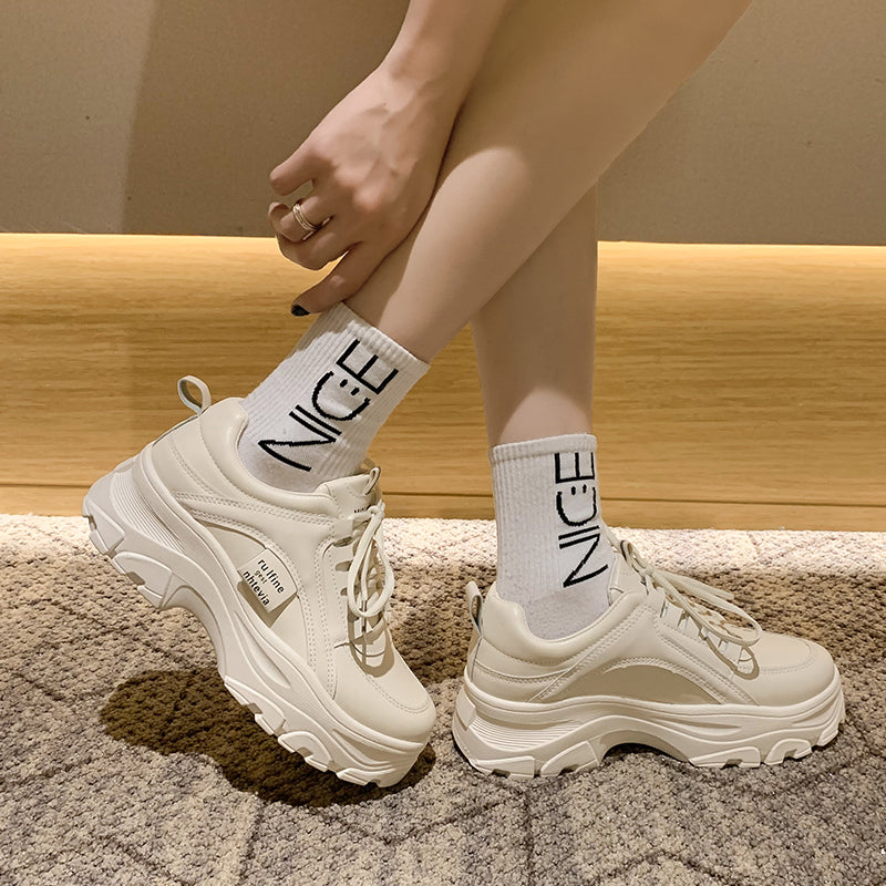 【スニーカー】 レディース 人気 ウォーキングシューズ ランニングシューズ ジョギングシューズ スポーツシューズ ランニングしゅーず 運動靴 ダイエット 30代 おしゃれ かわいい 蒸れない 40代 軽量 白 滑り止 外反母趾 ジム シューズ 厚底 定番 歩きやすい ファッション 滑り止 エアクッション 疲れない カップル かわいい インヒール