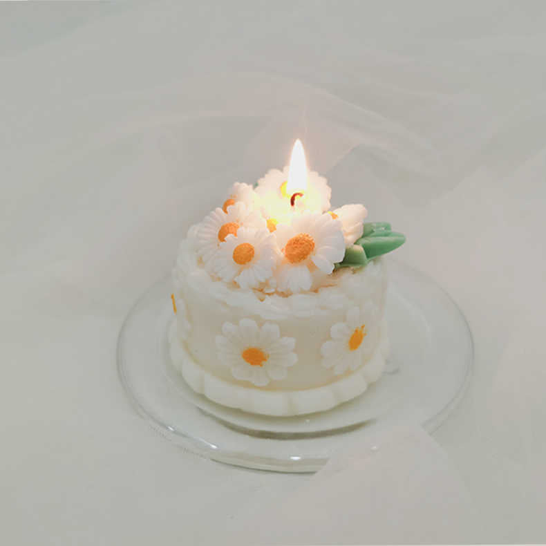 【デイジーケーキ】 [天然由来の環境に優しいエコアロマをお部屋に] アロマキャンドル キャンドル ソイアロマキャンドル ソイキャンドル キャンドルランタン キャンドルライト 女性 ギフト プレゼント いい匂い リラックス 誕生日 お祝い 北欧 xx0005