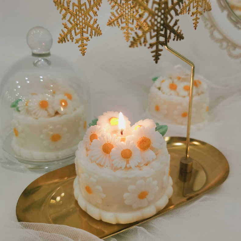 【デイジーケーキ】 [天然由来の環境に優しいエコアロマをお部屋に] アロマキャンドル キャンドル ソイアロマキャンドル ソイキャンドル キャンドルランタン キャンドルライト 女性 ギフト プレゼント いい匂い リラックス 誕生日 お祝い 北欧 xx0005