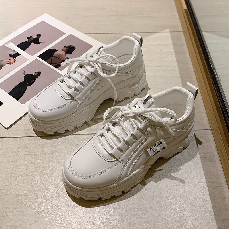 【スニーカー】 レディース 人気 ウォーキングシューズ ランニングシューズ ジョギングシューズ スポーツシューズ ランニングしゅーず 運動靴 ダイエット 30代 おしゃれ かわいい 蒸れない 40代 軽量 白 滑り止 外反母趾 ジム シューズ 厚底 定番 歩きやすい ファッション 滑り止 エアクッション 疲れない カップル かわいい インヒール